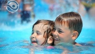 Trwają wakacyjne kursy pływania na basenie w Gnieźnie!